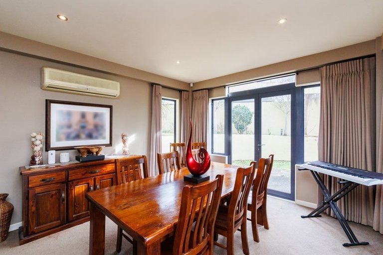 Photo of property in 5 The Oaks, Awapuni, Palmerston North, 4412