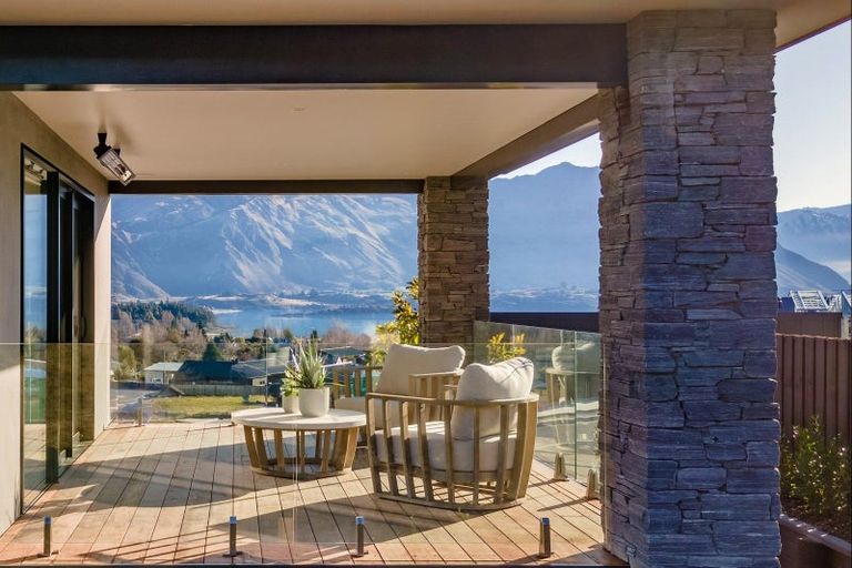 Photo of property in 18 Fenton Avenue, Wanaka, 9305