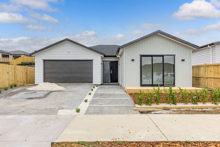 Photo of property in 7 Vintry Drive, Kumeu, 0810