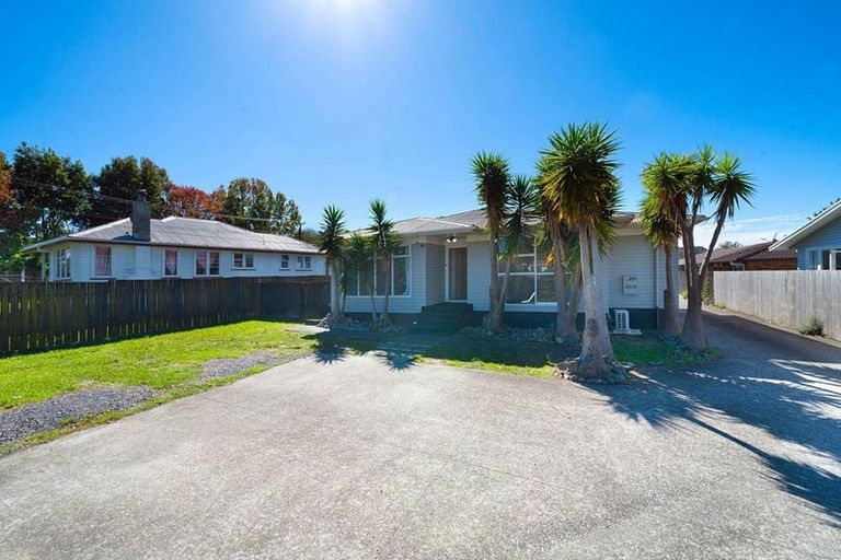 Photo of property in 29 Don Buck Road, Massey, Auckland, 0614