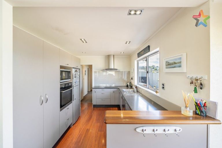 Photo of property in 7 Acacia Avenue, Maungaraki, Lower Hutt, 5010
