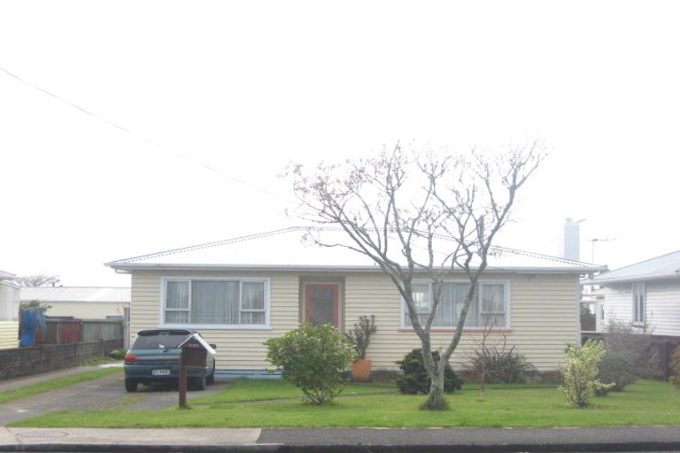 Photo of property in 235 Huatoki Street, Upper Vogeltown, New Plymouth, 4310