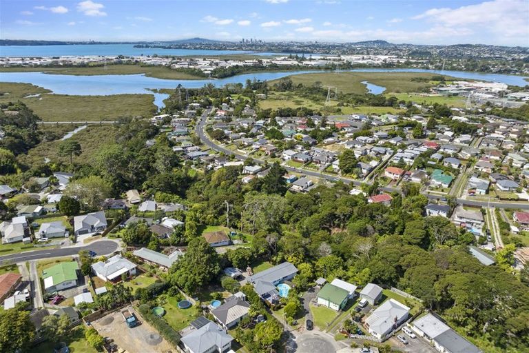 Photo of property in 2/16 Valron Road, Te Atatu South, Auckland, 0602