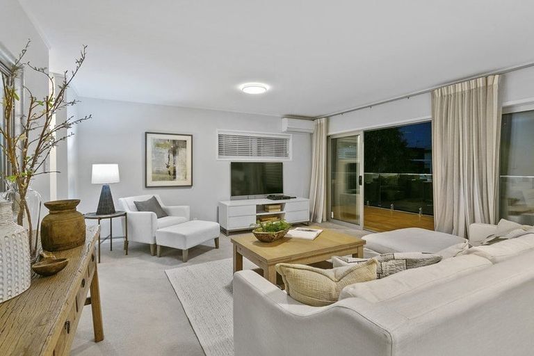 Photo of property in 10a Marama Street, Castor Bay, Auckland, 0620