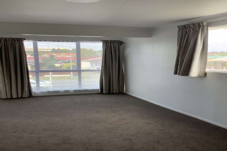 Photo of property in 2/86 Picton Avenue, Riccarton, Christchurch, 8011