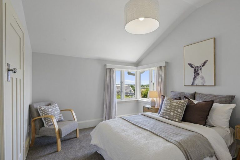 Photo of property in 7 Hackthorne Road, Cashmere, Christchurch, 8022