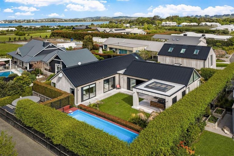 Photo of property in 15 Wrybill Way, Point Wells, 0986