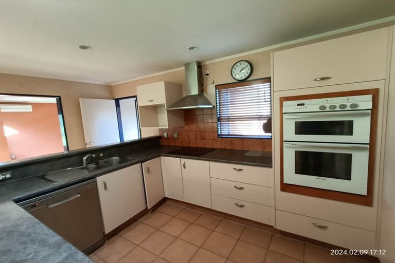 Photo of property in 6 Bass Street, West Harbour, Auckland, 0618