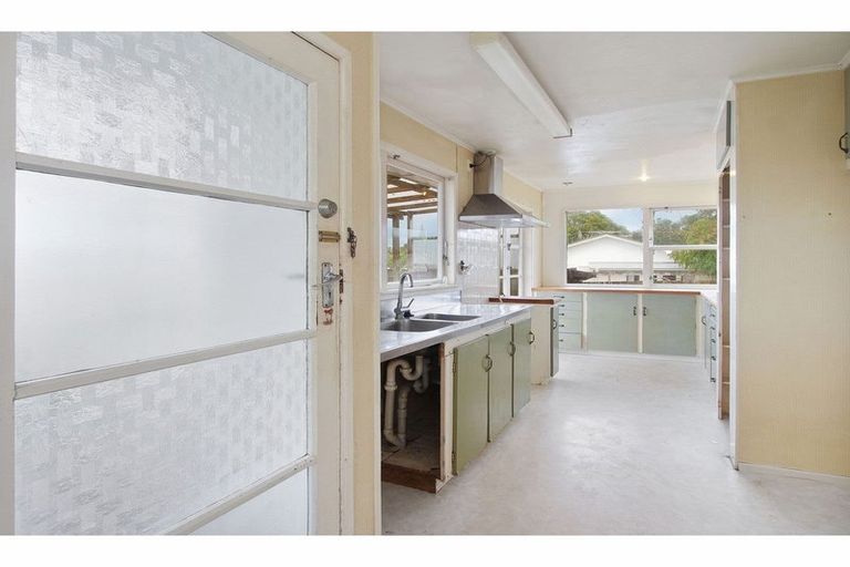 Photo of property in 3 Ngatoa Place, Glenfield, Auckland, 0629