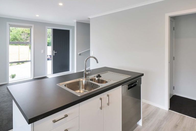 Photo of property in 4d Horoeka Street, Stokes Valley, Lower Hutt, 5019