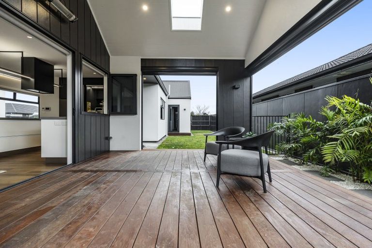 Photo of property in 28 Honeyfield Drive, Whalers Gate, New Plymouth, 4310