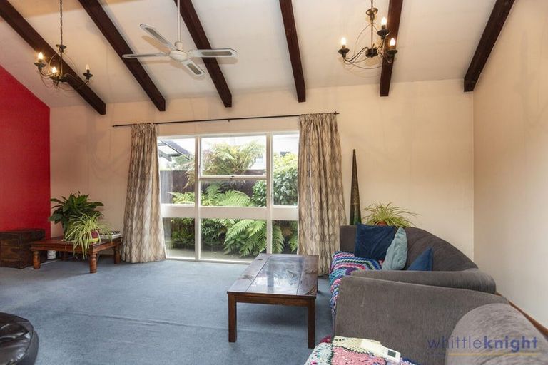 Photo of property in 1/98 Avonhead Road, Avonhead, Christchurch, 8042