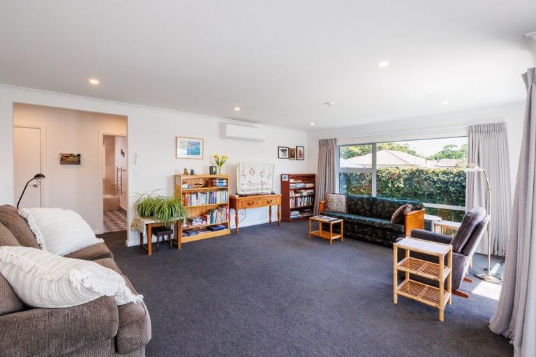 Photo of property in 2b Alton Place, Hokowhitu, Palmerston North, 4410