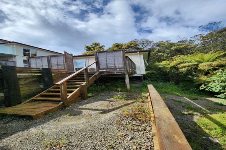 Photo of property in 43a Condor Place, Unsworth Heights, Auckland, 0632