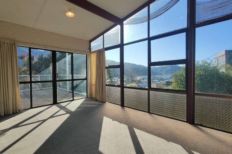 Photo of property in 126 Wellington Street, Picton, 7220