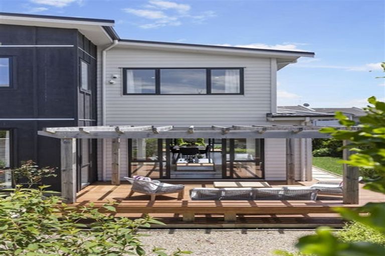 Photo of property in 97 Medallion Drive, Oteha, Auckland, 0632