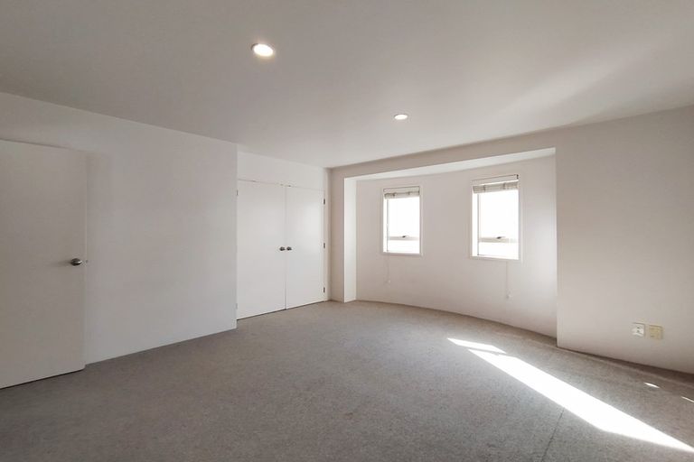 Photo of property in Henry Walton Flats, 4/2 Upper Queen Street, Auckland Central, Auckland, 1010