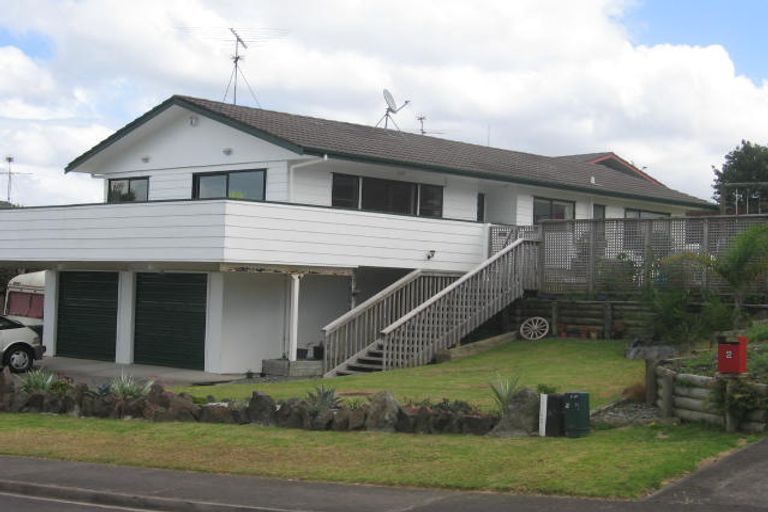 Photo of property in 4 Cassandra Grove, Totara Vale, Auckland, 0629