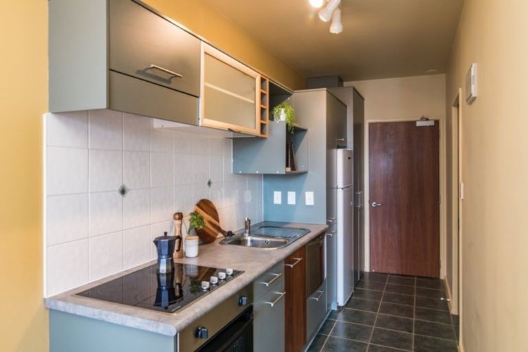 Photo of property in Atrium Towers, 6b/154 The Terrace, Wellington Central, Wellington, 6011