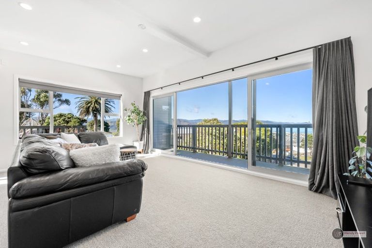 Photo of property in 73 Miromiro Road, Normandale, Lower Hutt, 5010