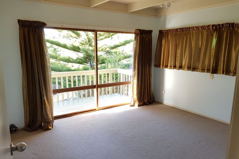 Photo of property in 13 Malters Place, Browns Bay, Auckland, 0630