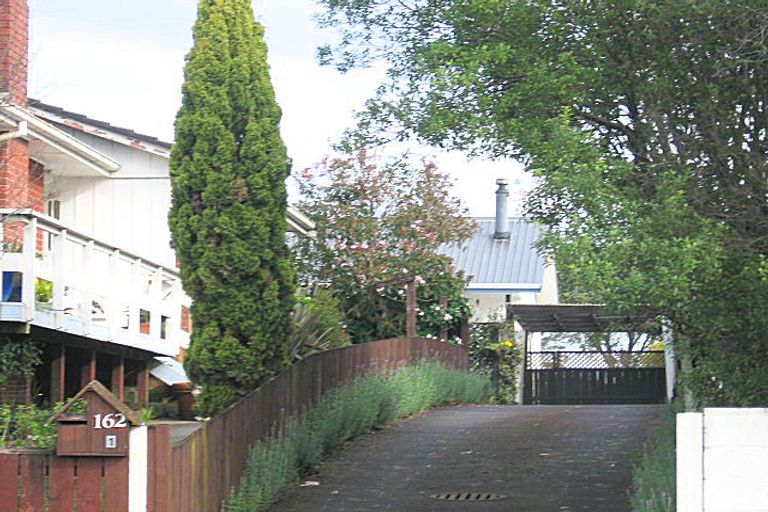 Photo of property in 1/162 Don Buck Road, Massey, Auckland, 0614