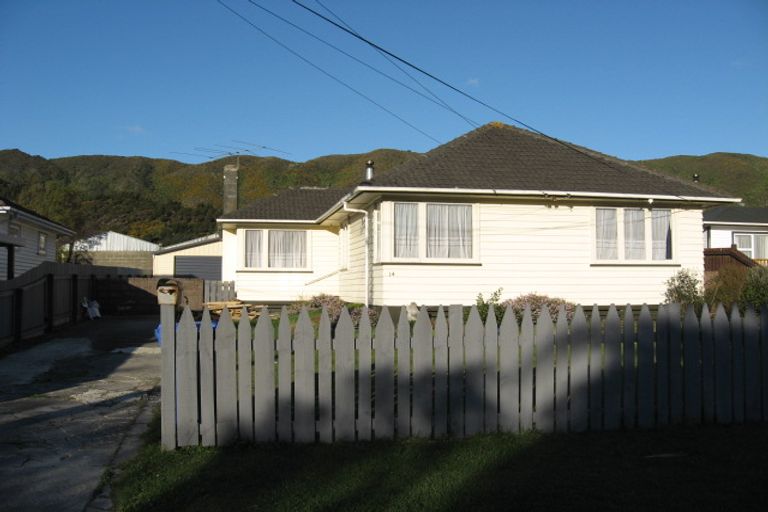 Photo of property in 14 Roberts Street, Wainuiomata, Lower Hutt, 5014