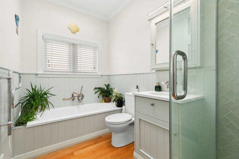 Photo of property in 10 Herald Terrace, Berhampore, Wellington, 6023