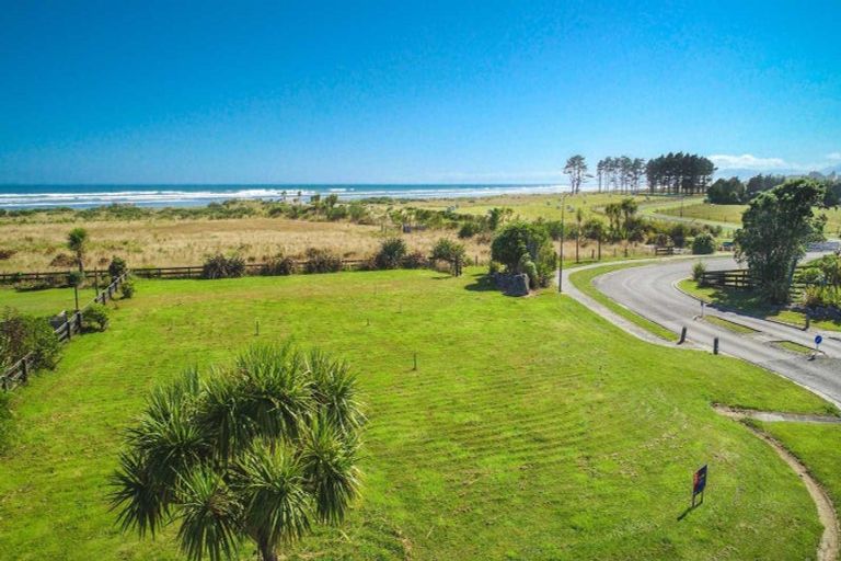 Photo of property in 2 Elley Drive, Carters Beach, Westport, 7825
