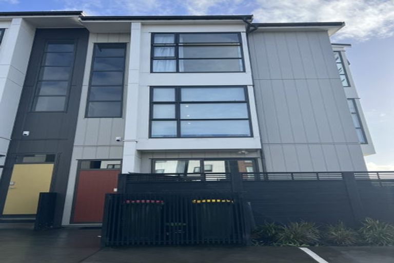 Photo of property in 32 Raranga Lane, Hobsonville, Auckland, 0616