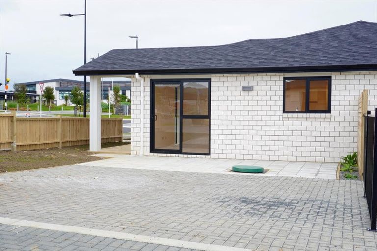 Photo of property in 10 Rorotu Avenue, Karaka, Papakura, 2113