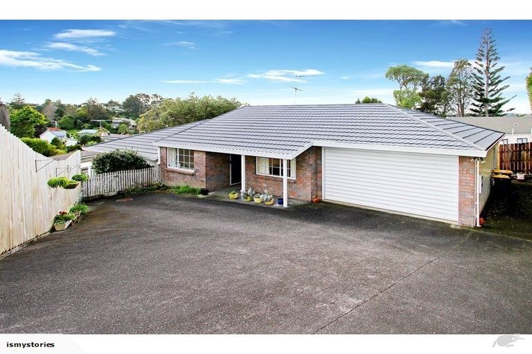 Photo of property in 2/148 Oaktree Avenue, Browns Bay, Auckland, 0630