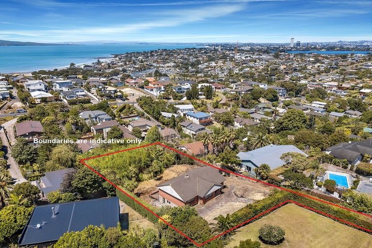 Photo of property in 28 Parr Terrace, Castor Bay, Auckland, 0620