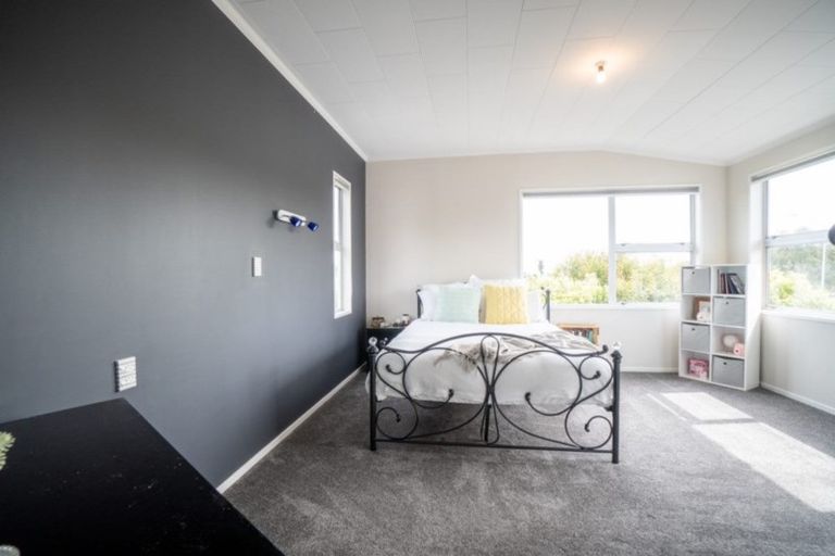 Photo of property in 28 Summerhill Drive, Fitzherbert, Palmerston North, 4410