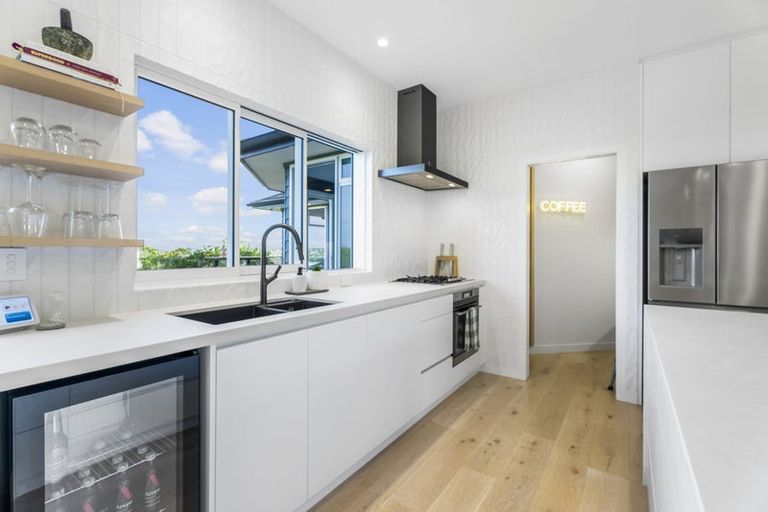 Photo of property in 6 Dorchester Place, Orewa, 0931