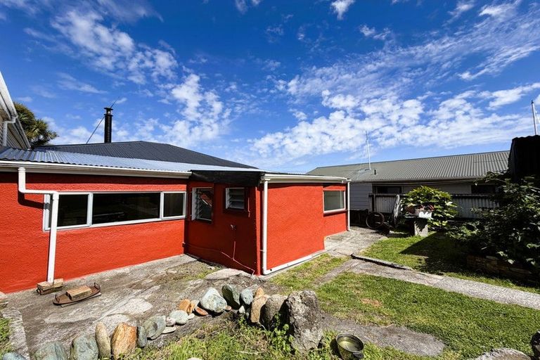 Photo of property in 15 Threadneedle Street, Greymouth, 7805