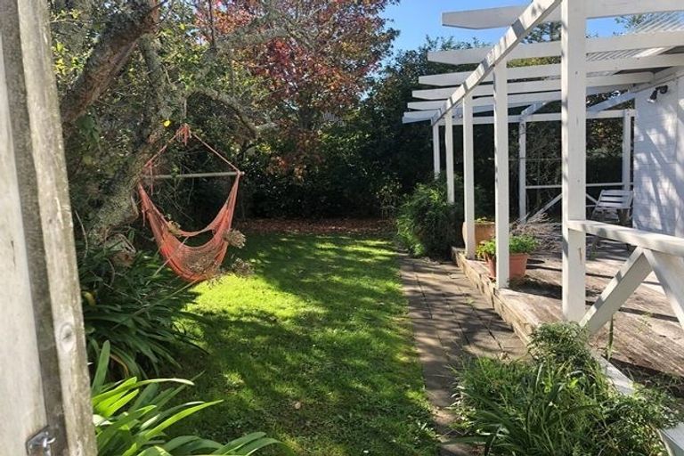 Photo of property in 70 Norwood Road, Bayswater, Auckland, 0622