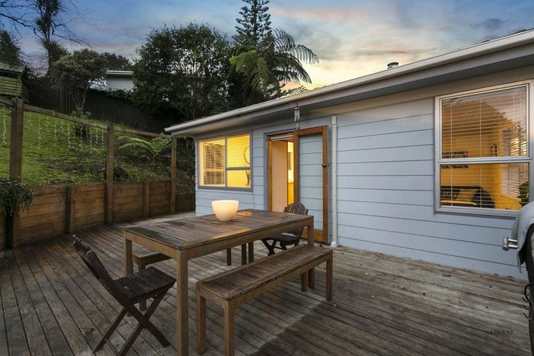 Photo of property in 100 Captain Scott Road, Glen Eden, Auckland, 0602