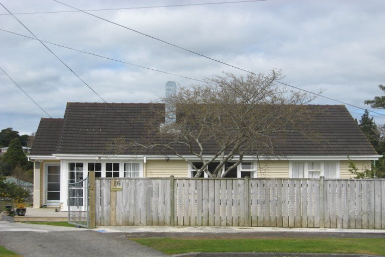 Photo of property in 16 Elm Grove, Westown, New Plymouth, 4310