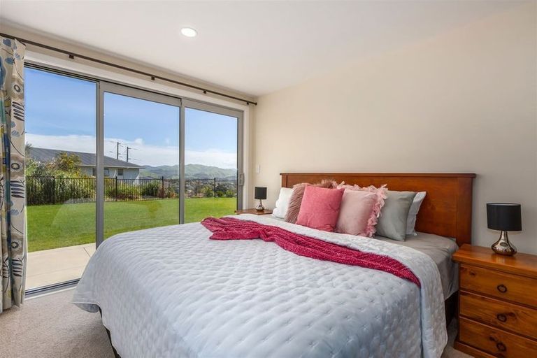 Photo of property in 20 Madeira Close, Whitby, Porirua, 5024