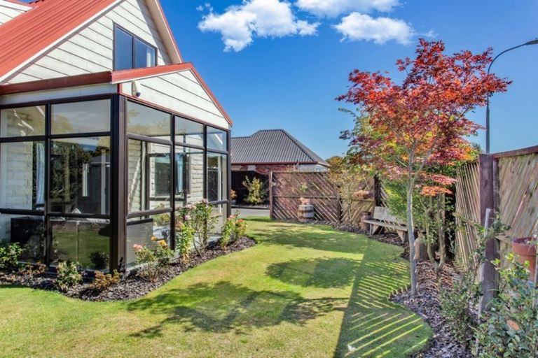 Photo of property in 5 Sheraton Place, Redwood, Christchurch, 8051