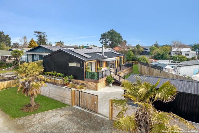 Photo of property in 5 Beach Crescent, Waikuku Beach, 7473