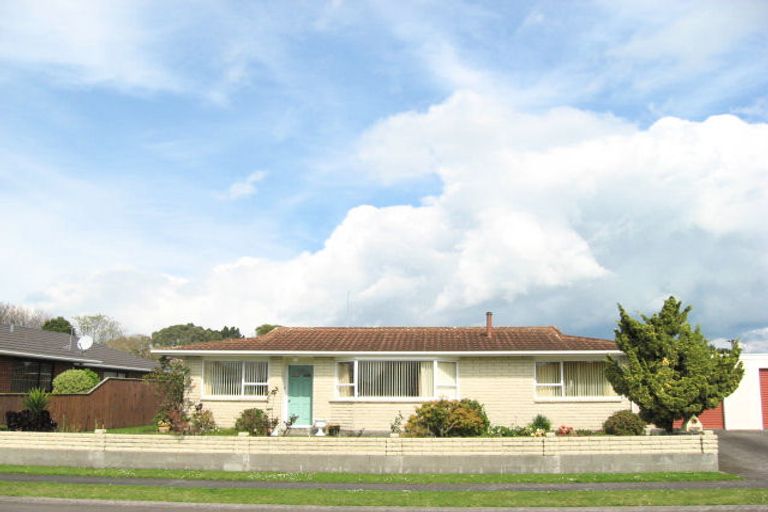 Photo of property in 1/2 Boulevard Drive, Merrilands, New Plymouth, 4312