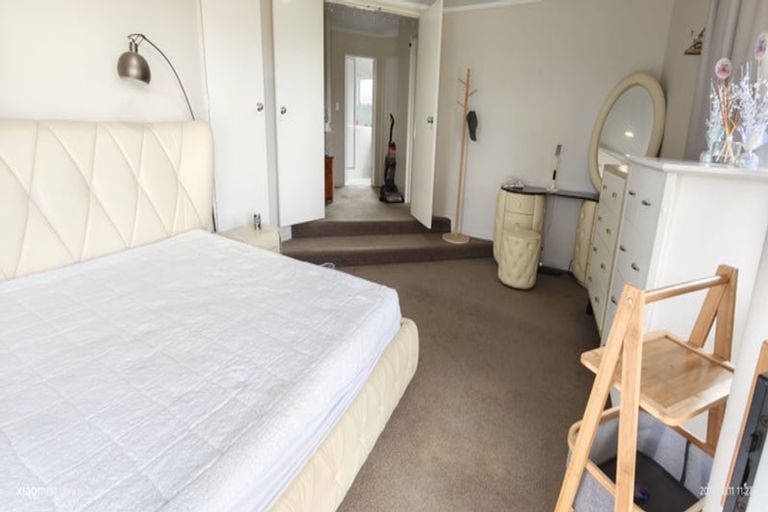 Photo of property in 26 Luckens Road, West Harbour, Auckland, 0618