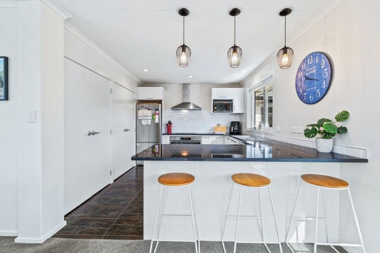 Photo of property in 25 Waitemata Drive, One Tree Point, 0118