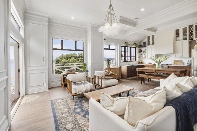 Photo of property in 31 Winchester Street, Kaiwharawhara, Wellington, 6035