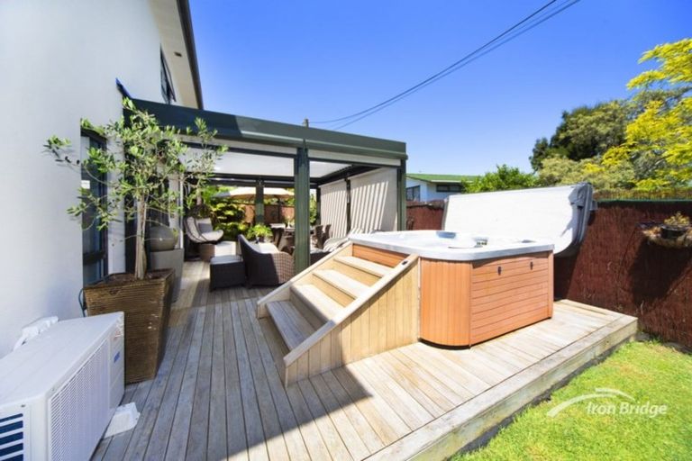 Photo of property in 42a William Souter Street, Forrest Hill, Auckland, 0620