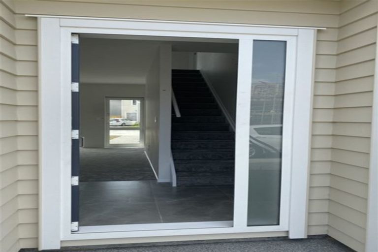 Photo of property in 24 Warbler Crescent, Papakura, 2110