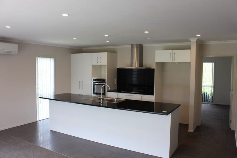 Photo of property in 2 Malbec Place, Huapai, Kumeu, 0810