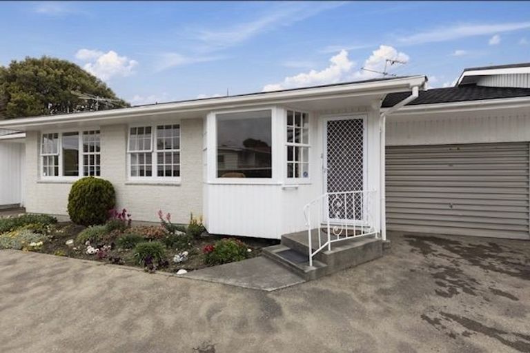 Photo of property in 2/53 Ludlam Crescent, Woburn, Lower Hutt, 5010